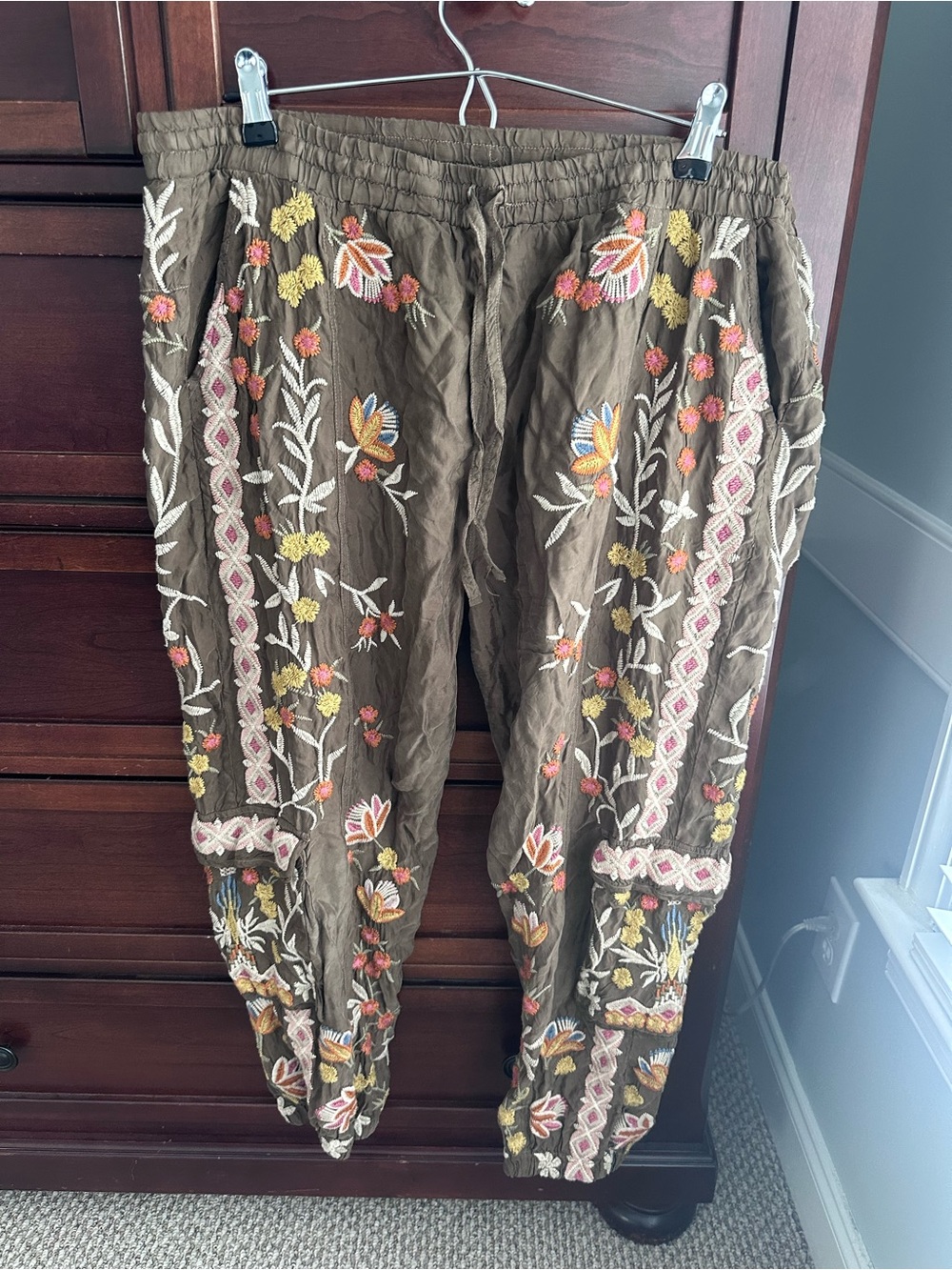 Johnny Was floral embroidered cargo silky joggers size XL